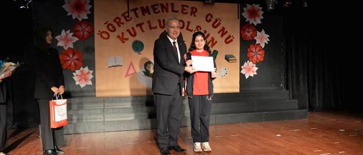 ŞİİR YARIŞMASINDA İLÇE BİRİNCİLİĞİ